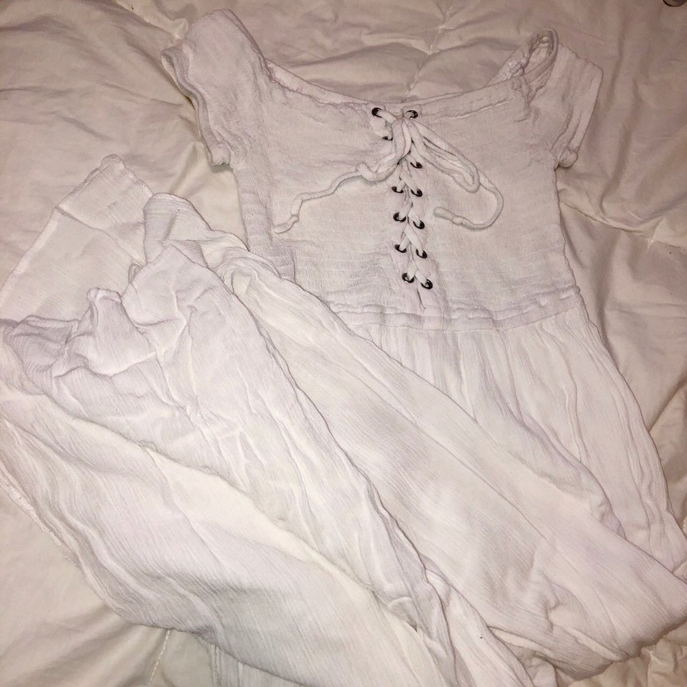 🕊NWOT LSPACE WHITE TIE UP JUMP SUIT WITH SLIT🕊 - Picture 4 of 8